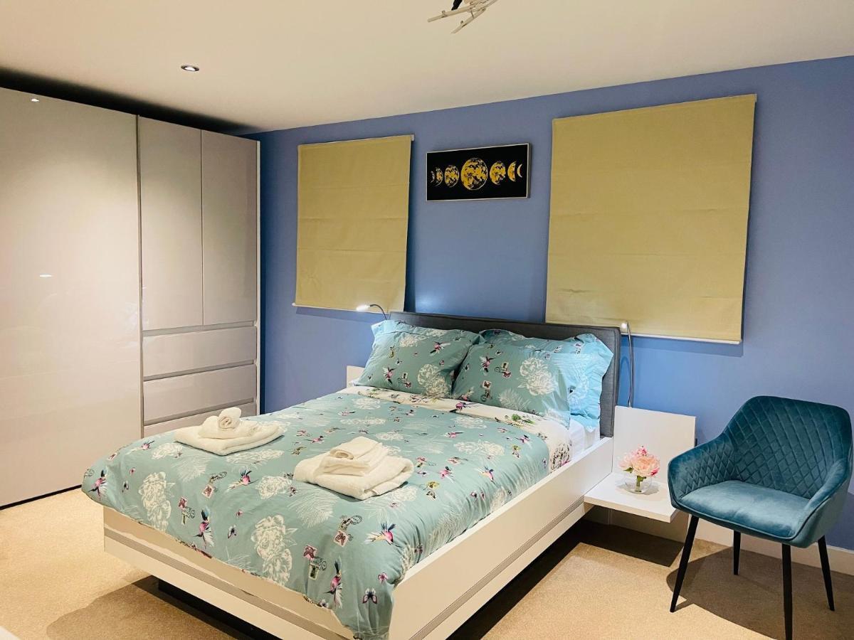 Вилла Cheerful 2-Bed Townhouse In Wakefield With Parking Экстерьер фото